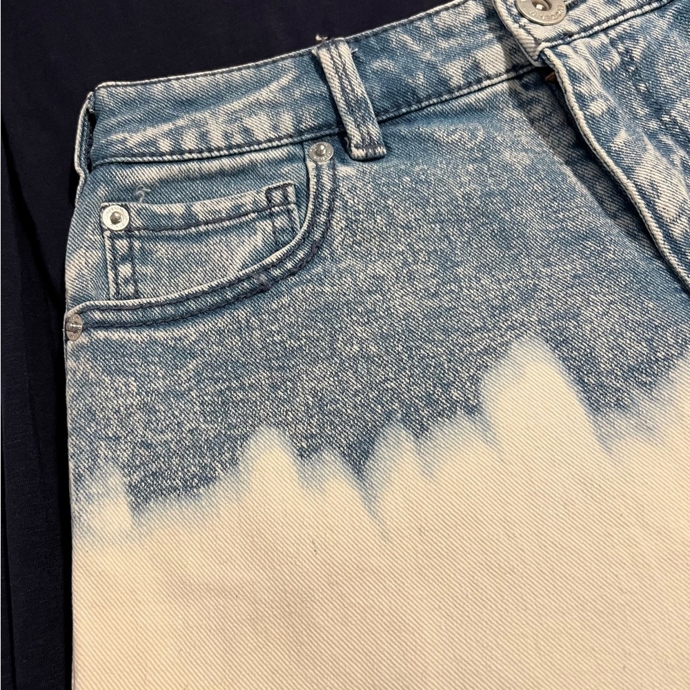 Stylish Blue and White Denim Shorts High-Rise 
Sz 2/26 - Picture 3 of 6